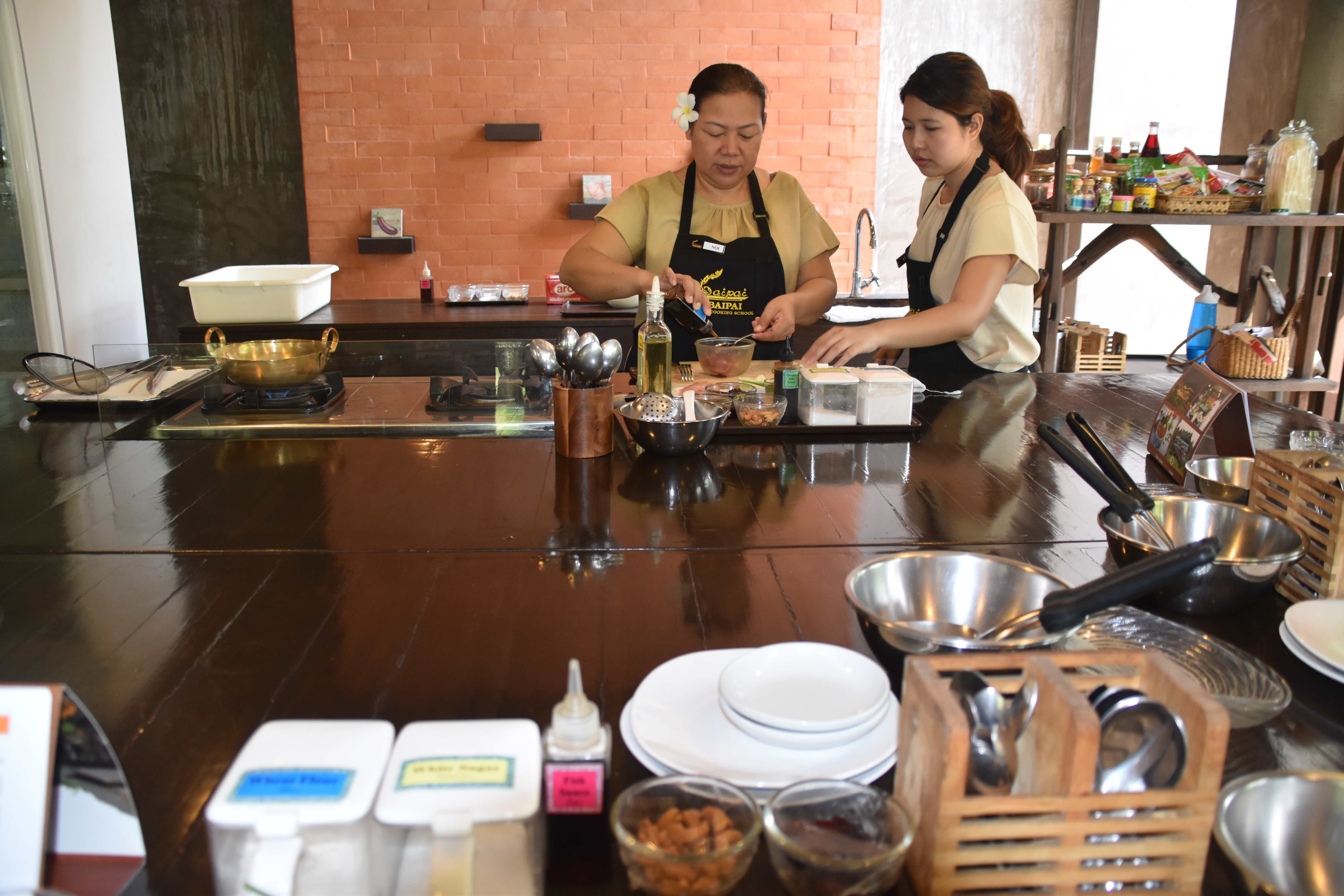 koken bij kookschool BaiPai in Bangkok