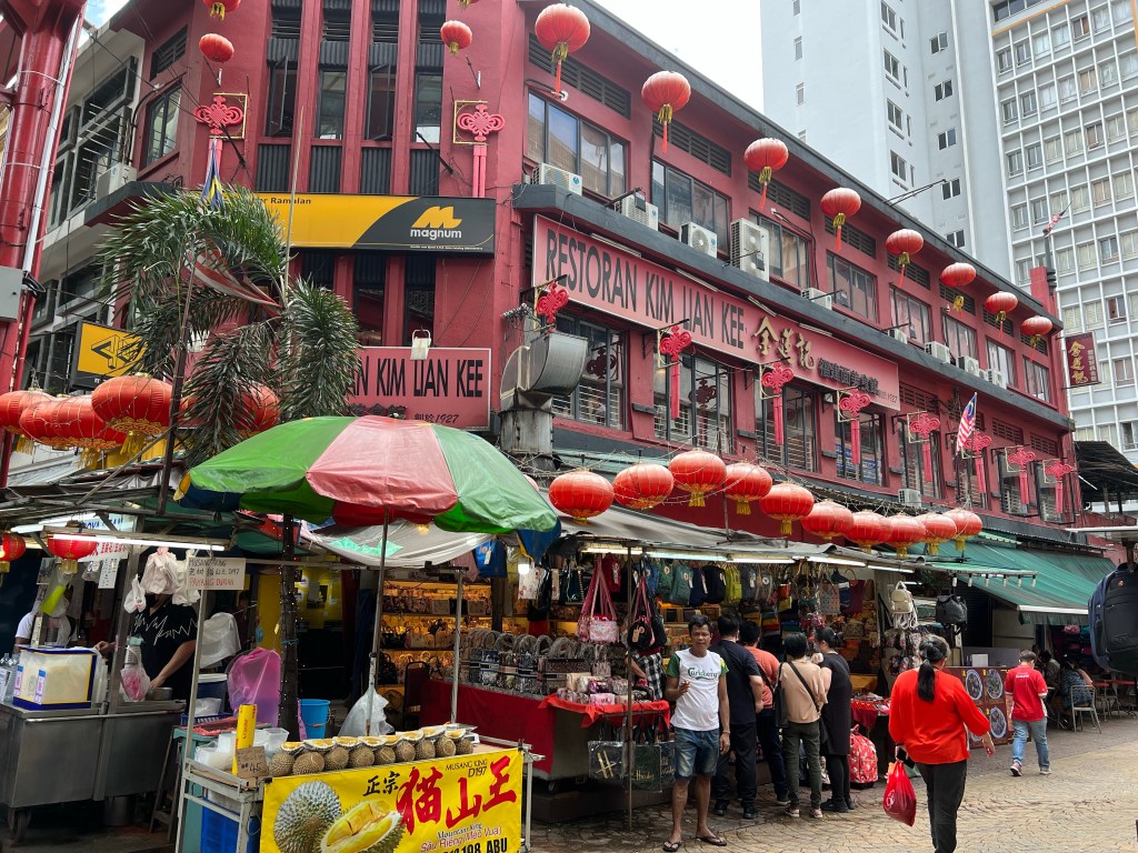 Vlog: twin towers, Chinatown, central&nbsp;market